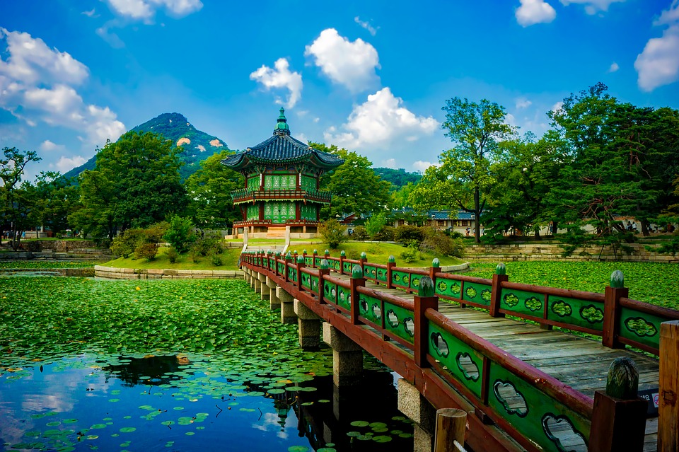 Recent Favorites featured by top US travel hacker, Points with Q: image of South Korea Gyeongbokgung Palace