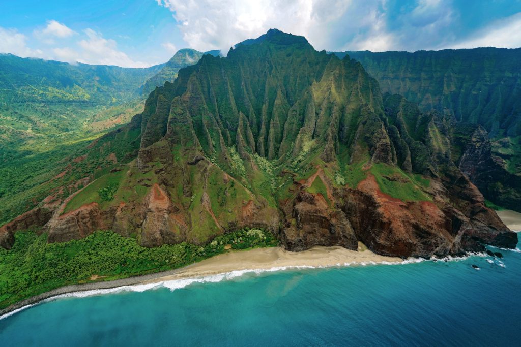 Hawaii Napali Coast | How to Book Cheap Business Class Flights to Hawaii for $63 featured by top US travel hacker, Points with Q