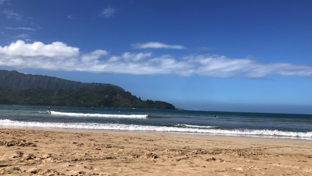 Best Winter Vacations in the US featured by top US travel blog, Points with Q, image:: Hanalei Bay Kauai