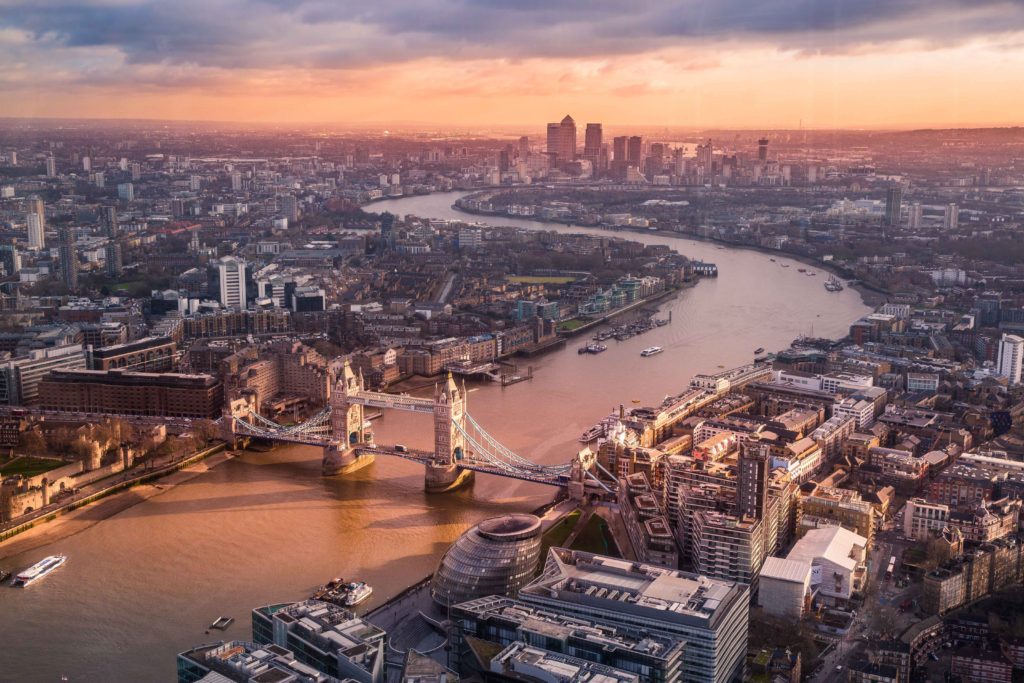Use Amex Membership Rewards featured by top US travel hacker, Points with Q: Image of London