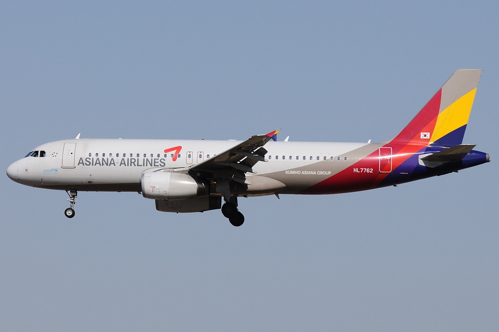 Most Popular Blog Posts featured by top US travel hacker, Points with Q: image of Asiana Airlines A320-232 Plane