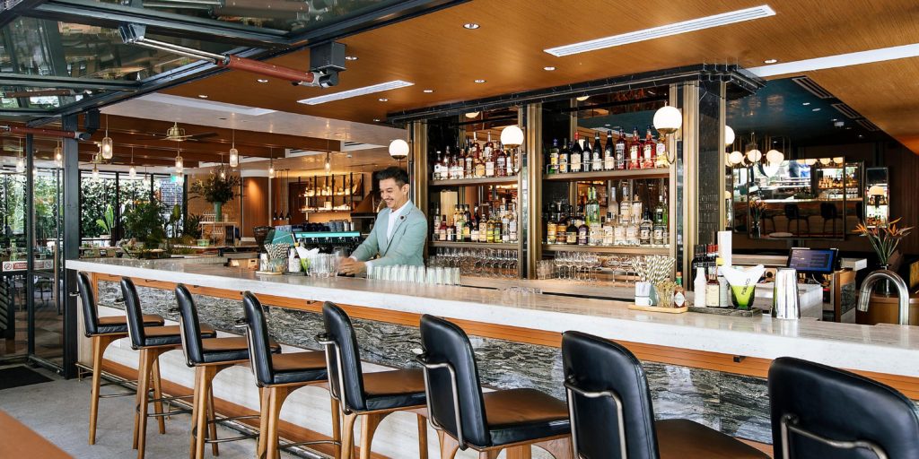Best Singapore Hotels featured by top US travel hacker, Points with Q: image of InterContinental Hotels Singapore Robertson Quay Bar