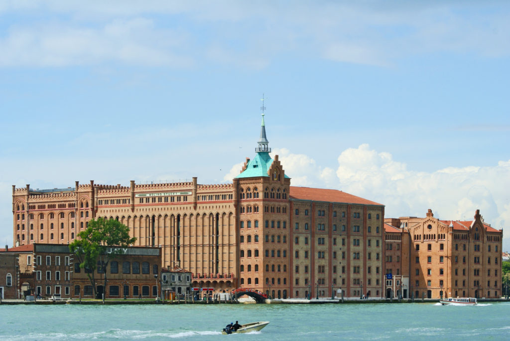 Frequent Flyer featured by top US travel blog, Points with Q: image of Hilton Molino Stucky Hotel Venice Italy