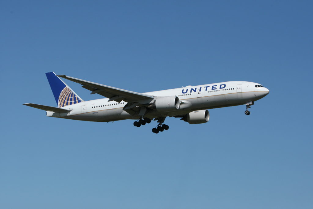 United Airlines Cancellation Policy featured by top US travel blog, Points with Q: image of White United Airlines Plane