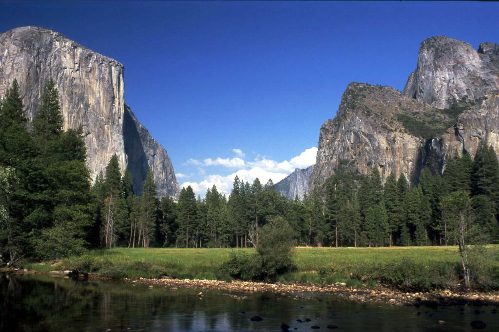 Best US National Parks featured by top US travel blog, Points with Q: image of Yosemite National Park Half Dome California