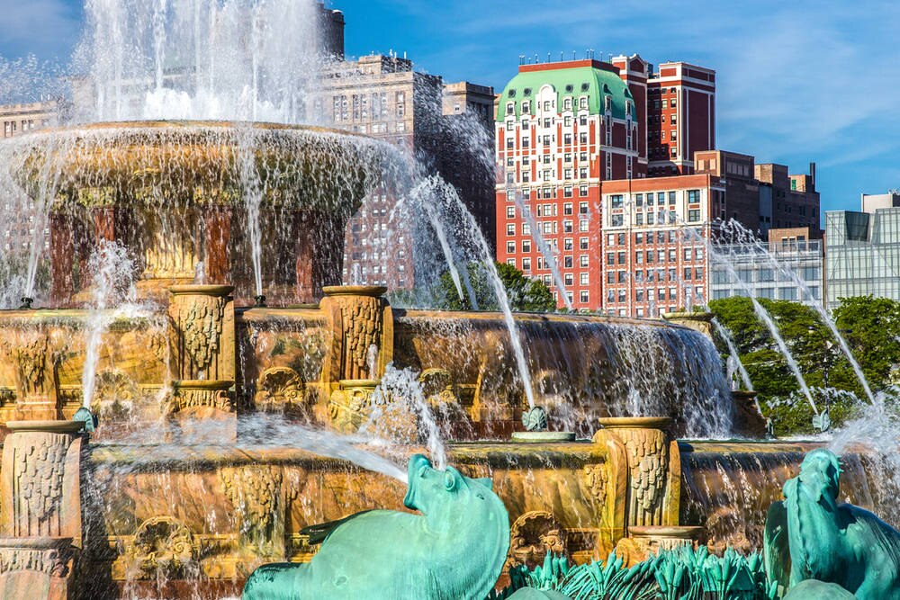 Chicago Travel in 48 Hours: A Chicago Vacation featured by top US travel blog Points With Q, image: The Blackstone Marriott Chicago Buckingham Fountain