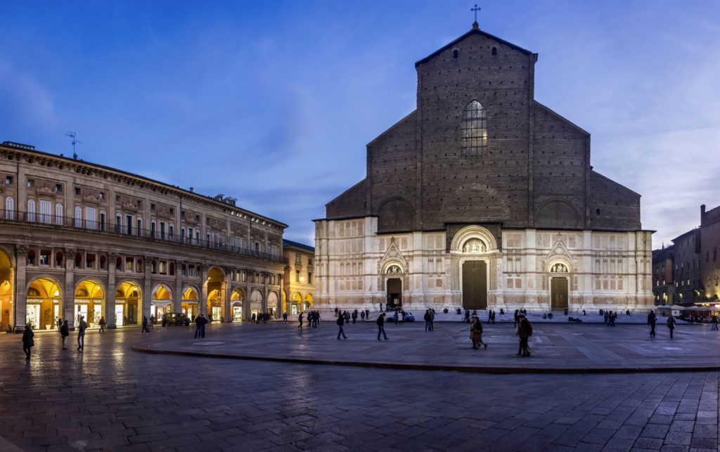 The Ultimate 48-Hour Bologna Italy Travel Guide featured by top US travel blog Points With Q, image: Basilica di San Petronio Bologna Italy